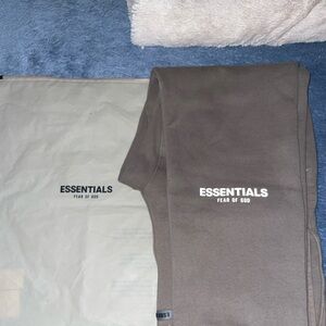 Dark green Essential Sweats
Used condition like new
